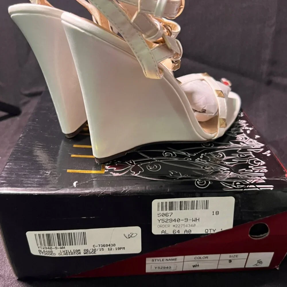 Lilian NIB White Studded Wedges Sz‎ 6